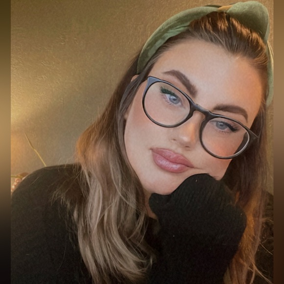 WELCOME TO MY CLOSET - Picture 1 of 10